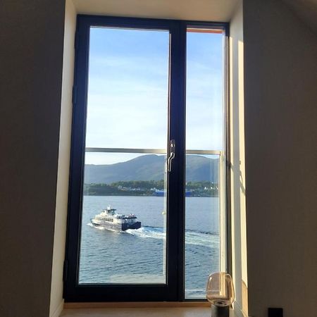 Single Elegant Room I Sentrum- Sea View Ålesund Esterno foto