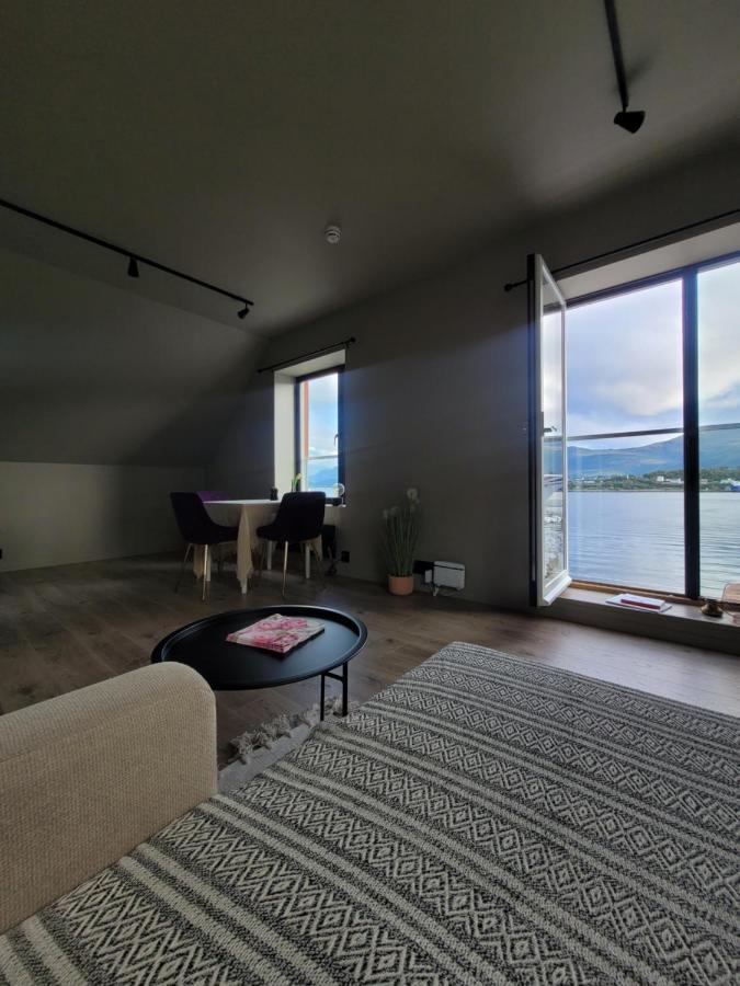 Single Elegant Room I Sentrum- Sea View Ålesund Esterno foto
