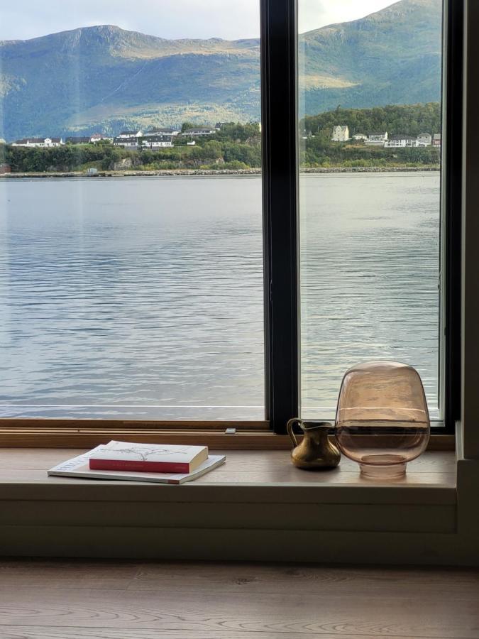 Single Elegant Room I Sentrum- Sea View Ålesund Esterno foto
