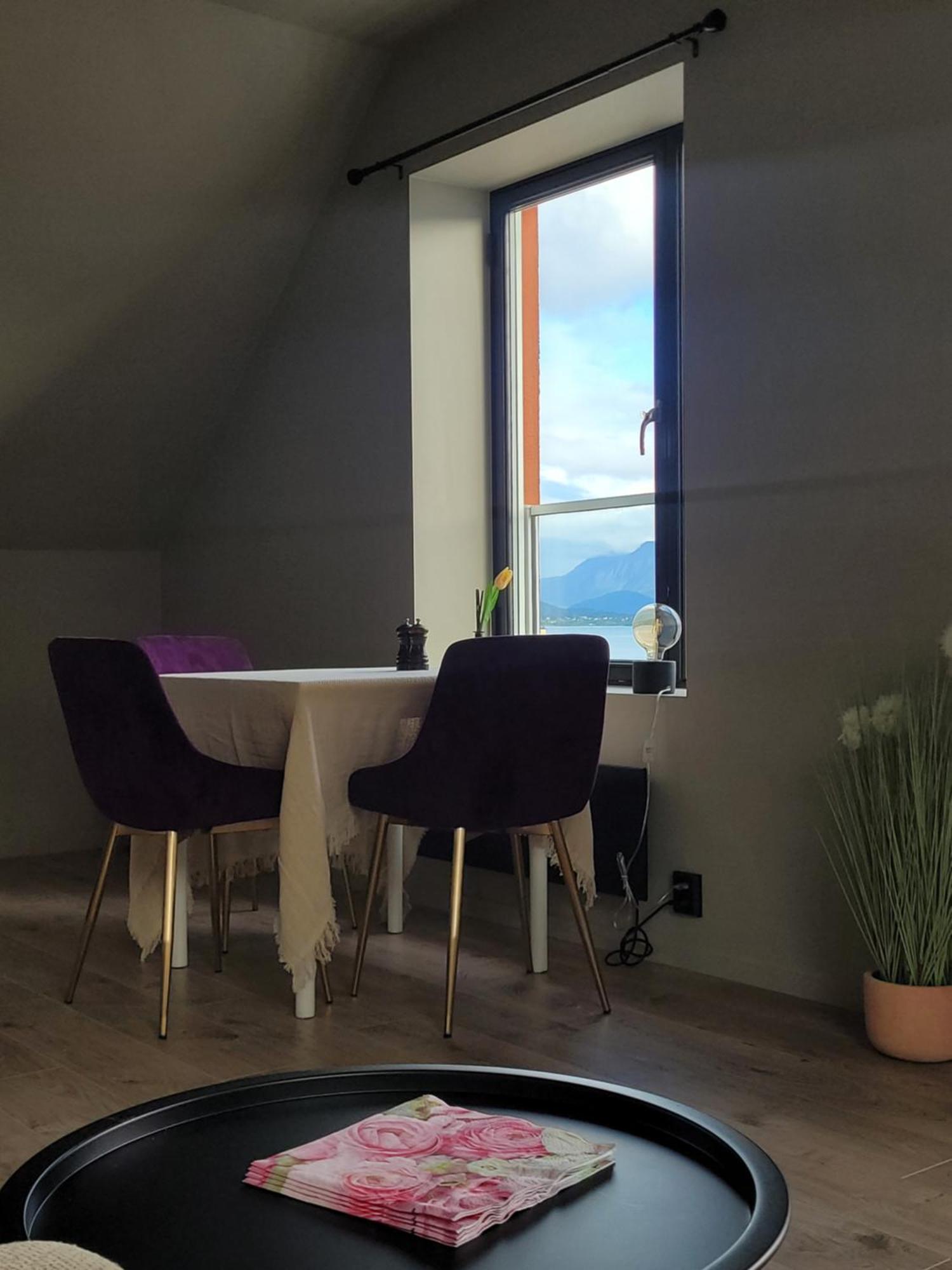 Single Elegant Room I Sentrum- Sea View Ålesund Esterno foto